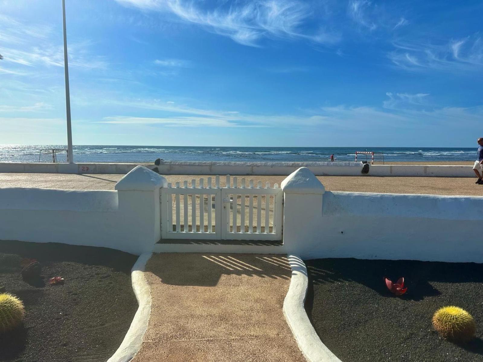 Luxury Villa Sea Front -La Orilla 플라야 온다 외부 사진